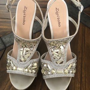 Gorgeous Jeweled Platform Heels🤩